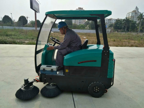 驾驶式扫地机 驾驶式扫地机